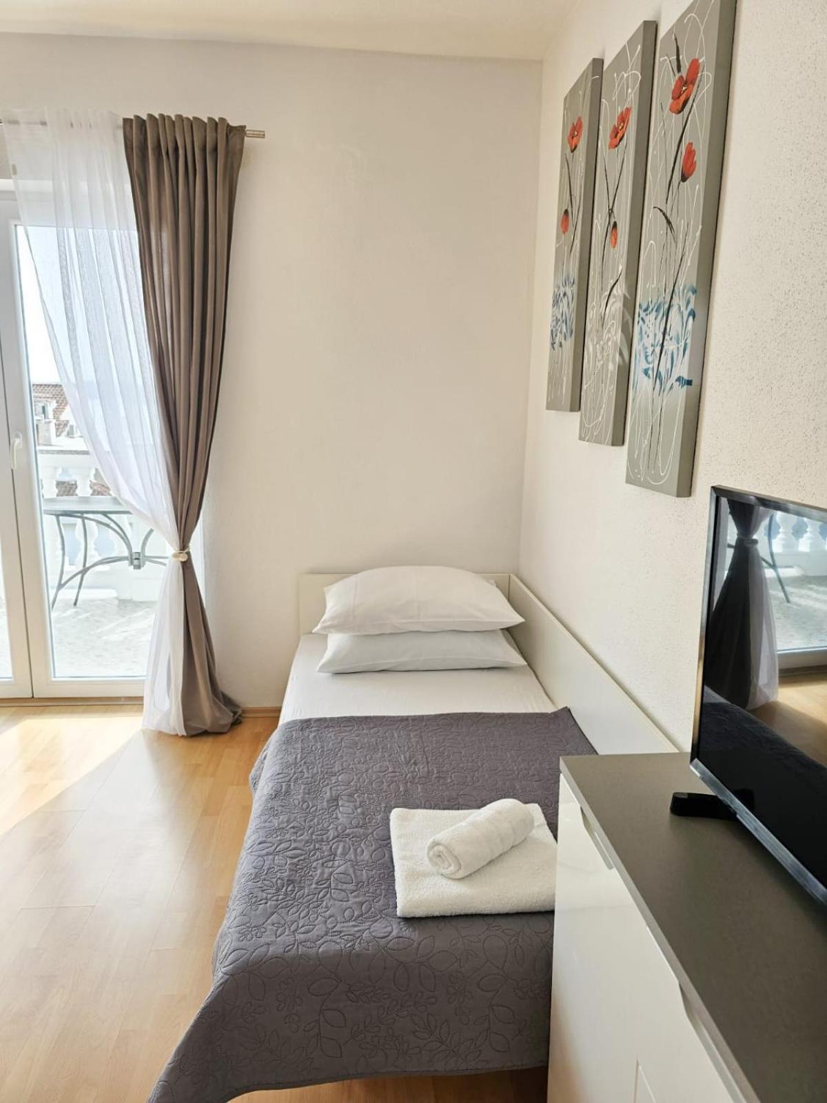 Apartments Karalic Ll Цриквеница Экстерьер фото
