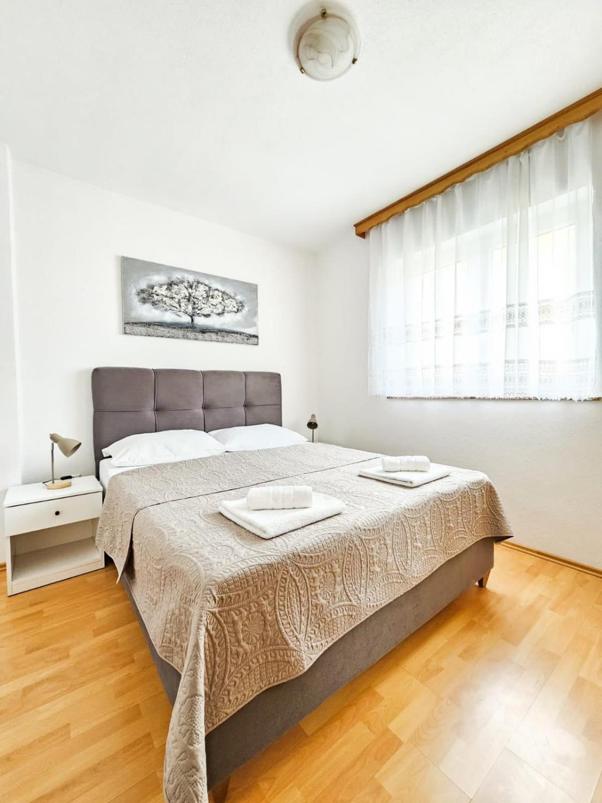 Apartments Karalic Ll Цриквеница Экстерьер фото