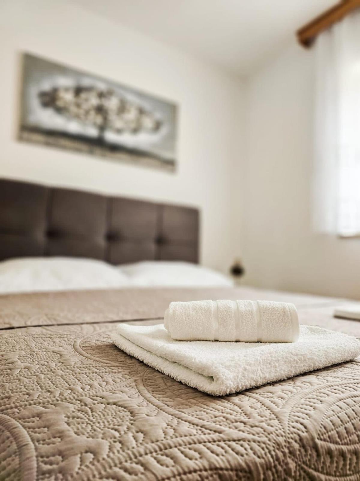Apartments Karalic Ll Цриквеница Экстерьер фото