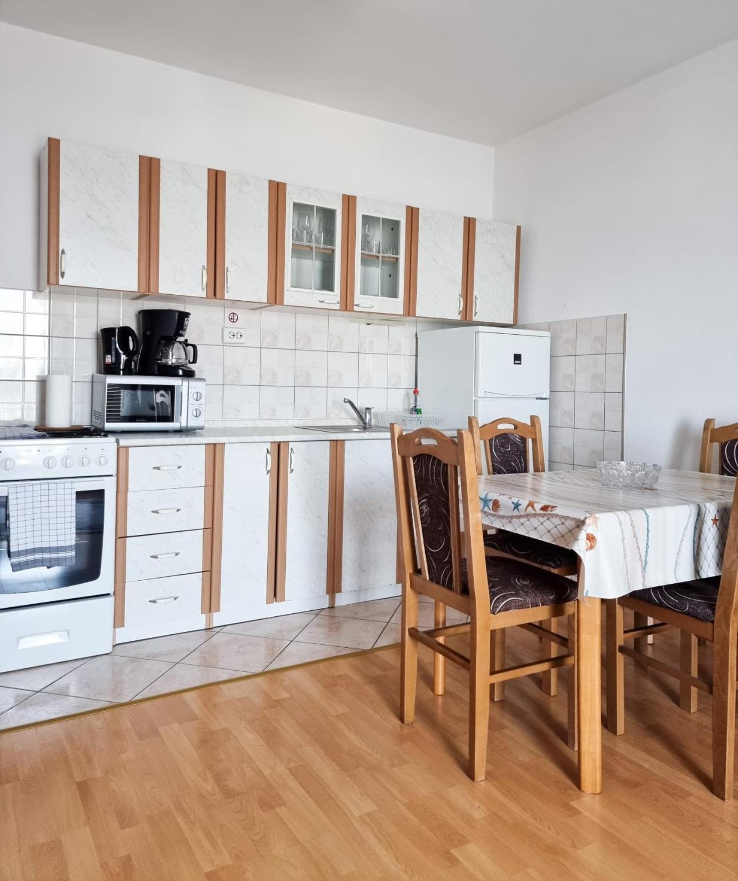 Apartments Karalic Ll Цриквеница Экстерьер фото